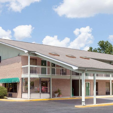Days Inn By Wyndham Columbia Ne Fort Jackson Ngoại thất bức ảnh