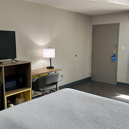 Days Inn By Wyndham Columbia Ne Fort Jackson Ngoại thất bức ảnh