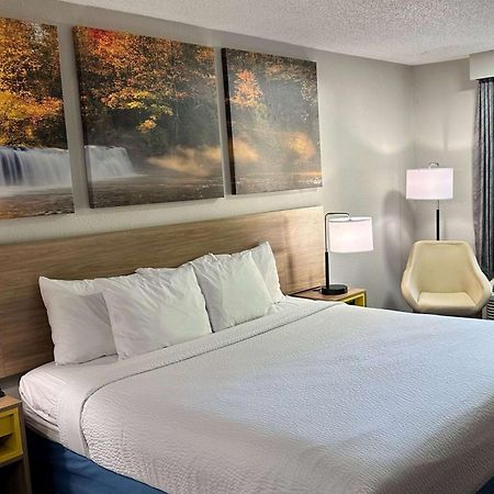 Days Inn By Wyndham Columbia Ne Fort Jackson Ngoại thất bức ảnh