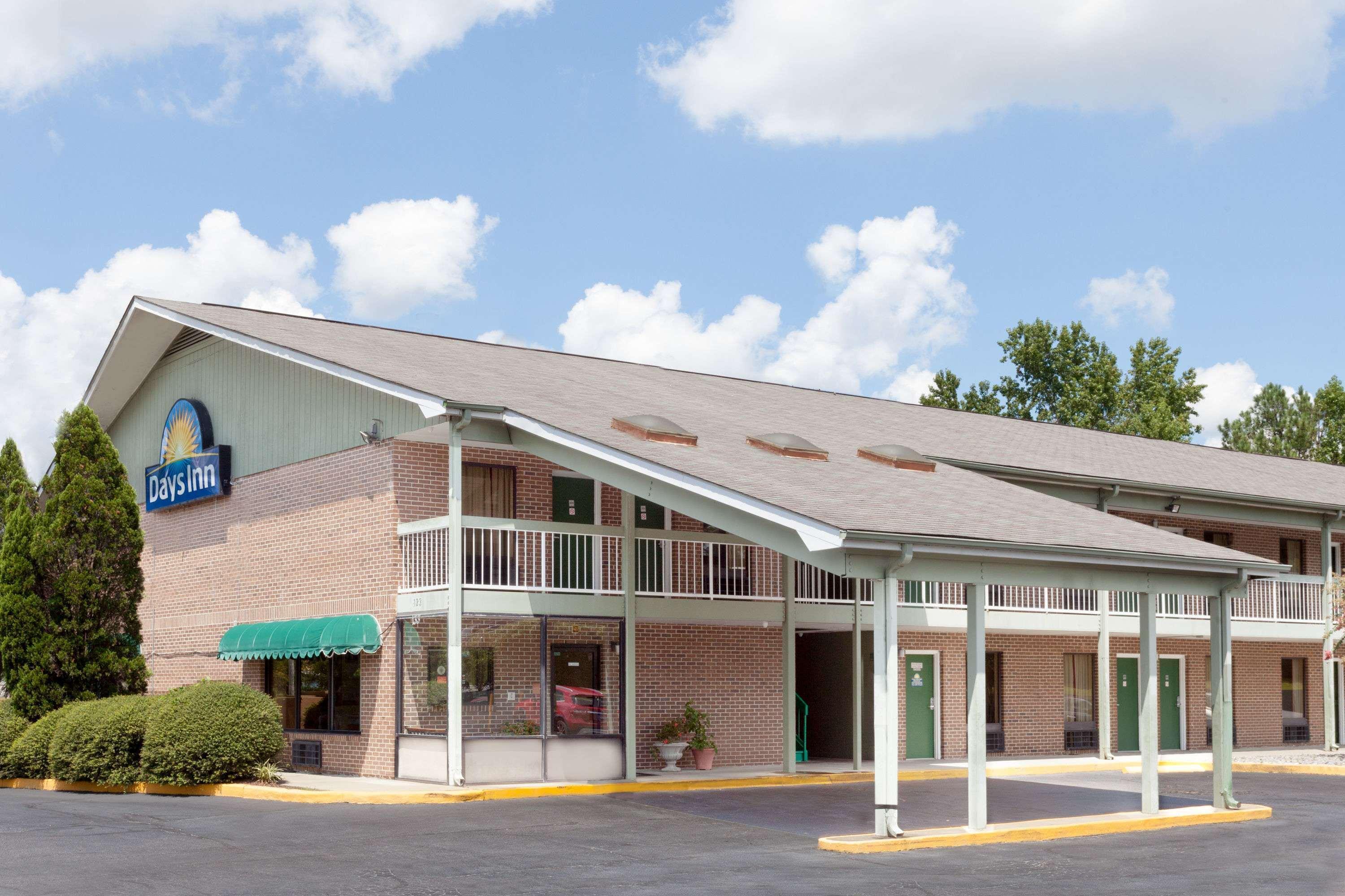 Days Inn By Wyndham Columbia Ne Fort Jackson Ngoại thất bức ảnh