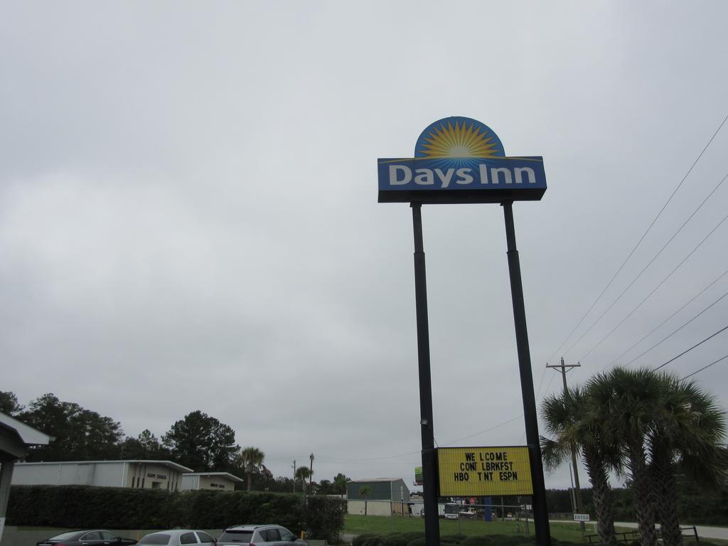 Days Inn By Wyndham Columbia Ne Fort Jackson Ngoại thất bức ảnh