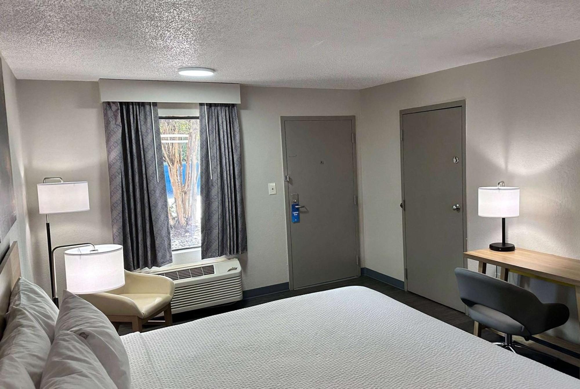 Days Inn By Wyndham Columbia Ne Fort Jackson Ngoại thất bức ảnh