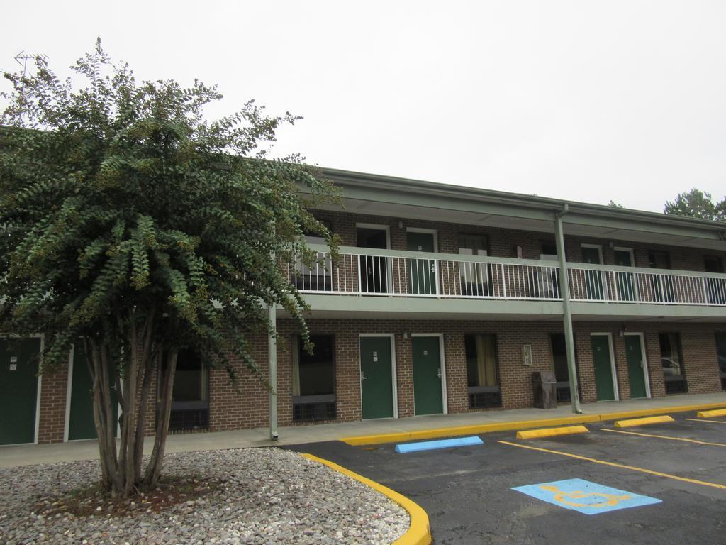 Days Inn By Wyndham Columbia Ne Fort Jackson Ngoại thất bức ảnh