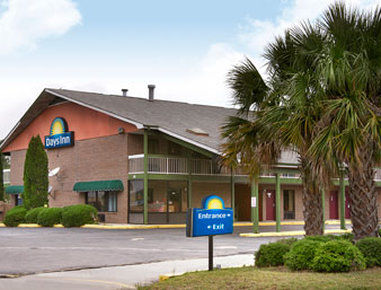 Days Inn By Wyndham Columbia Ne Fort Jackson Ngoại thất bức ảnh